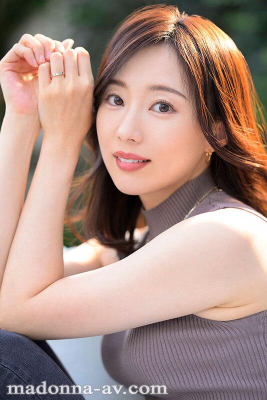 Madonna超大型専属 新人 小野りんか 34歳 AV DEBUT 圧倒的中毒性、脳裏に焼き付く美貌とエロス―。 サンプル画像 1
