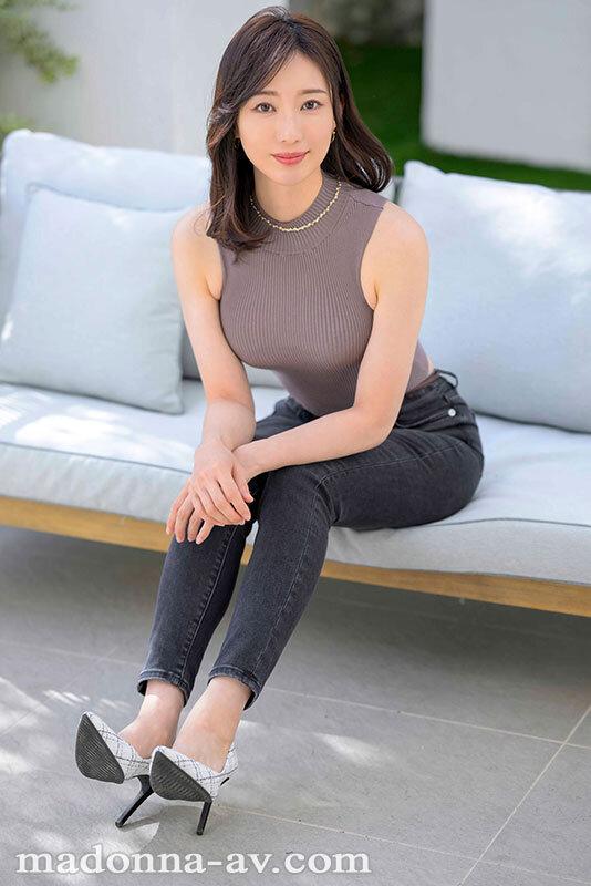 Madonna超大型専属 新人 小野りんか 34歳 AV DEBUT 圧倒的中毒性、脳裏に焼き付く美貌とエロス―。 サンプル画像 4