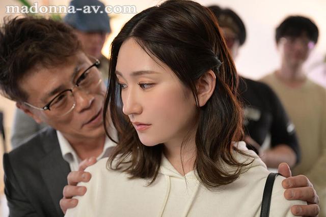 ヌードモデルNTR 上司と羞恥に溺れた妻の衝撃的浮気映像 木村玲衣 サンプル画像 1