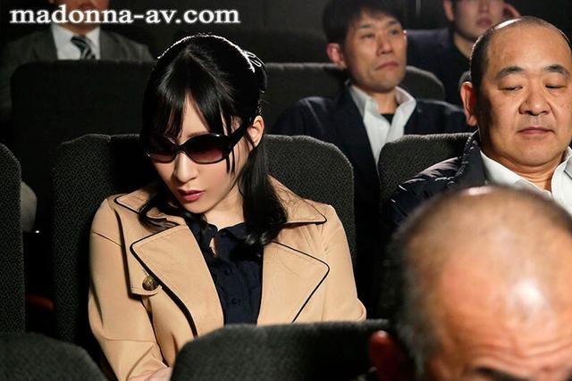 背徳の寝取らせシアタールーム 低俗男たちの醜い肉棒で汚された貞淑妻ー。 日下部加奈 サンプル画像 4