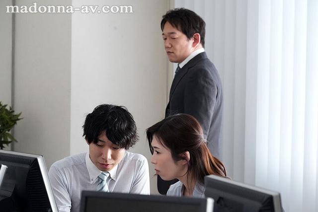人事異動NTR エリートの僕が本社からきた訳ありエリートに地位も名誉も、そして、妻もすべて奪われた…。 池田あやみ サンプル画像 1