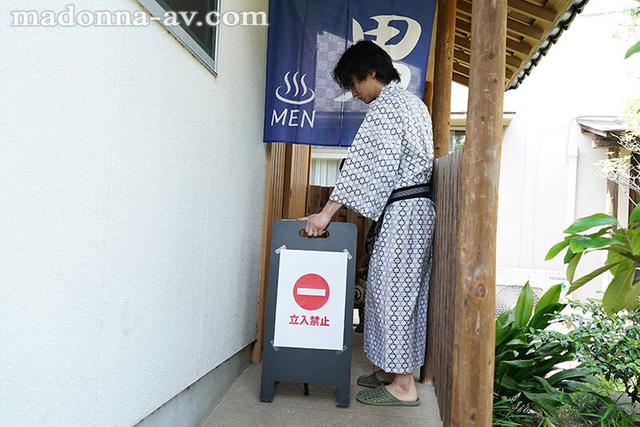 妻にタオル1枚だけ渡して、変態男が集う男湯に入らせてみましたー。 一乃あおい サンプル画像 2