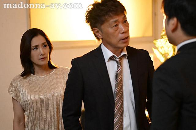 ヌードモデルNTR 上司と羞恥に溺れた妻の衝撃的浮気映像 古東まりこ サンプル画像 1