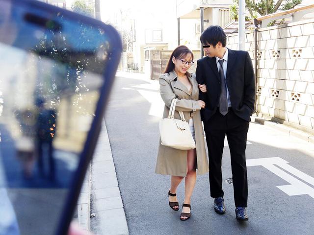 不倫現場を盗撮されて… マゾペット熟巨乳人妻家庭教師 クズ親子の性欲処理玩具に堕ちた奥様先生 よしい美希 サンプル画像 8