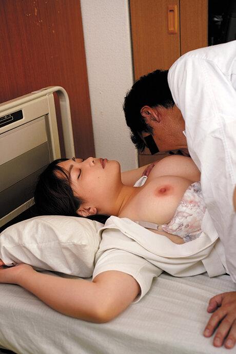 美人巨乳看護師ばかりを狙った同僚医師による昏●レ●プ動画 其の4 新山ちなつ サンプル画像 2