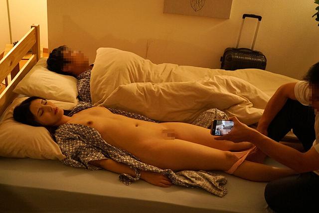 眠泊 みんぱく 実録盗撮民泊カップル昏●姦 森沢かな サンプル画像 16