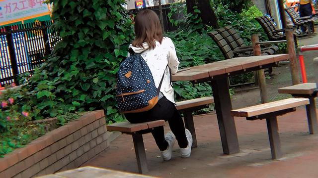 悲しみのホームレス女子の微笑み めぐみ サンプル画像 1