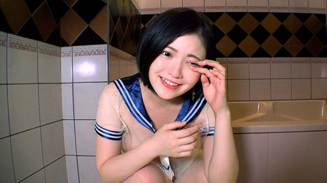 美肌美乳のカレンちゃんがお浣腸でたくさんのうんちをしてくれました。 サンプル画像 17