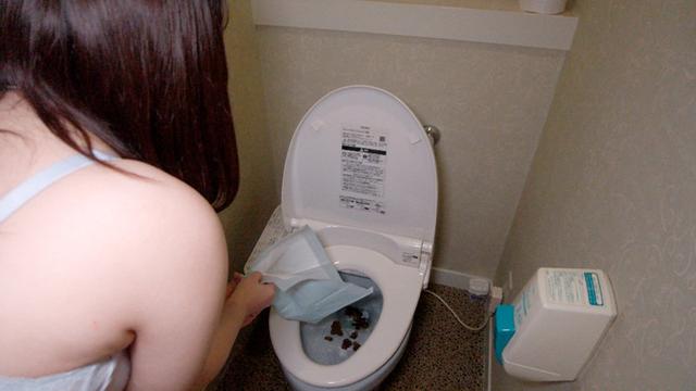 2日間でたっぷり出しちゃいました。文化系女子ゆうちゃん（21歳・学生）のうんちと大奮闘 サンプル画像 15