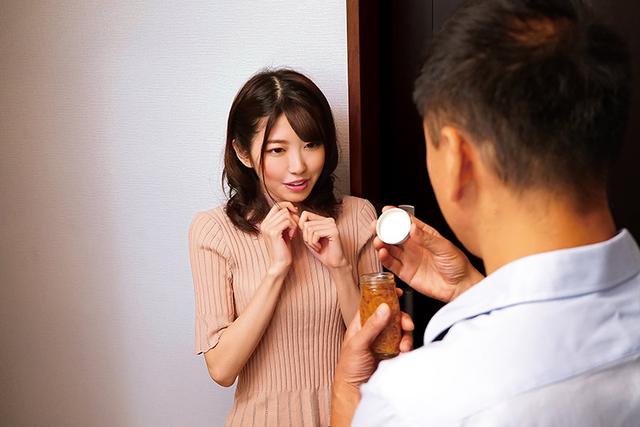 隣に引っ越してきた若くてかわいいシングルマザーに中年の俺がまさか「抱いてください」って言われるなんて…！？VOL.02 サンプル画像 1