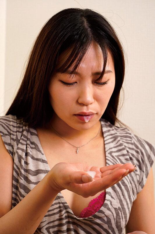 寝取られ献身妻 その新妻は変態性癖の旦那の為に隣人を誘惑する 北山憂 サンプル画像 9