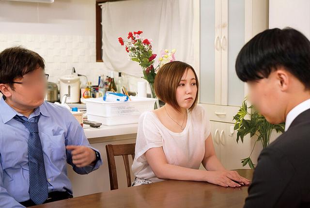 夫の部下と…。若いイチモツに狂う熟女たち サンプル画像 1