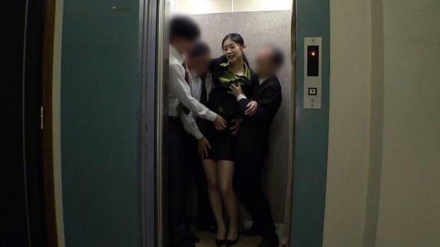 酔っ払ってガードがユルユルの奥さんのスーツ姿にもう我慢出来ないっ！2 サンプル画像 11