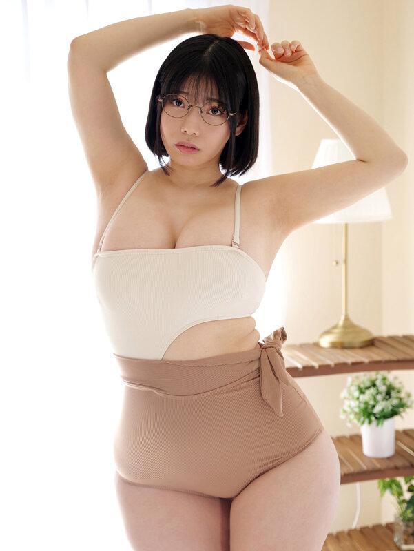 嗚呼、押しに弱すぎるよ。悪魔的ロケット乳の地味メガネ爆乳しろ～と娘。隠し撮りからのAV出演記録。 サンプル画像 2