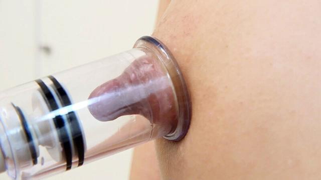まな板ぺちゃパイなのに、乳頭だけニョキっと長ーい女の子たち。4時間 サンプル画像 1
