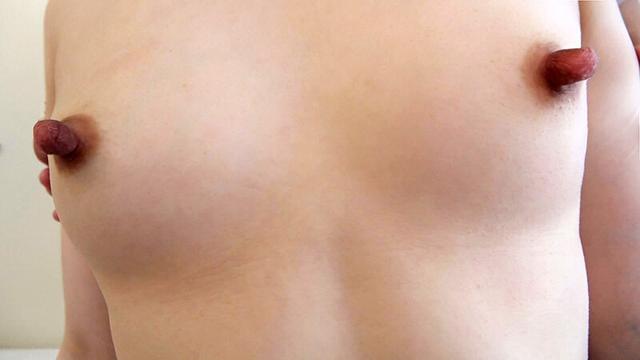 まな板ぺちゃパイなのに、乳頭だけニョキっと長ーい女の子たち。4時間 サンプル画像 13