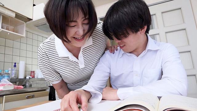 僕の大好きな最高恵体の還暦爆乳お婆ちゃん 「一晩で精子空っぽ10発射で受験落ちちゃいました（汗）」 サンプル画像 2