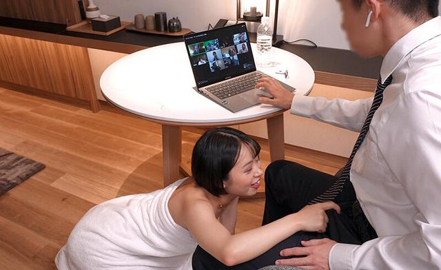 憧れの上司と地方出張…どうしてもエッチしたかったのでわざと相部屋にしちゃいました 菊池はる サンプル画像 2