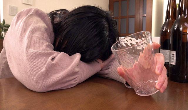 彼女の姉に《彼女が酔い潰れている間に》寝取られてしまった僕…。 葉山さゆり サンプル画像 2