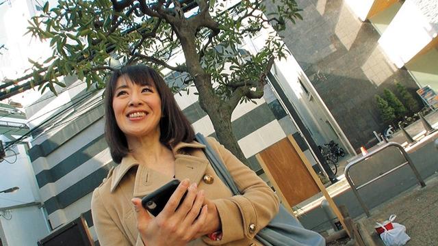 【配信専用】四十路マダム密着中出し杭打ちプレス 卑猥な熟乳Fカップ、本気の腰使い悶絶騎乗位 篠宮千明 サンプル画像 2