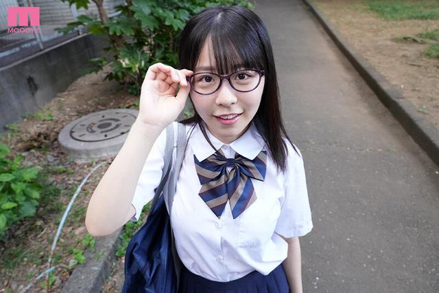 【VR】ゴミ部屋おじさんと制服少女VR 音楽学校に通うメガネJ○がボクの部屋にやってきたー。 サンプル画像 2