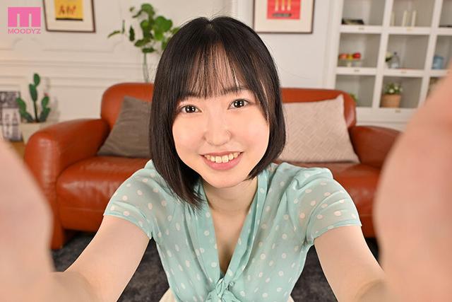 【VR】ずっと好きだった幼なじみと両想い！ほぼ裸でずっとイチャイチャしながらエッチの偏差値グングンあげたい…！高画質8KVR 小栗みゆ サンプル画像 2