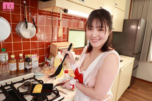 【VR】僕のお弁当を毎日作ってくれる世話焼き彼女 裸エプロンからはみ出す乳首がかわいくて料理中なのにおっぱじまっちゃった付き合いたての大学生の巨乳彼女と同棲性活 小鈴みかん サンプル画像 5