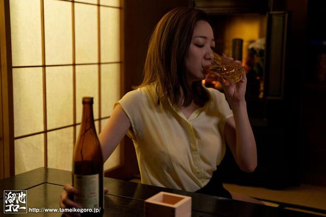 死ぬほど嫌いな義父なのに、酒で理性が吹っ飛んでしまう私は…。【酩酊キメセク】 東凛 サンプル画像 4