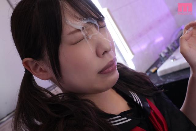卒業アルバムで一番可愛かったあの娘とデリヘルで再会 ネットに晒して同級生集めて無制限中出ししまくった。 白桃はな サンプル画像 4