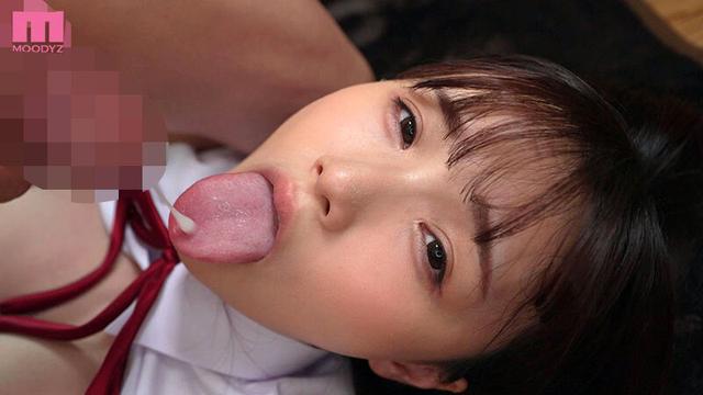 「舐めるだけなら浮気じゃないよ」あざとカワイイ淫語で痴女られ彼女がいるのに小悪魔フェラで寝取ってくるおしゃぶり転校生NTR 泉ももか サンプル画像 5
