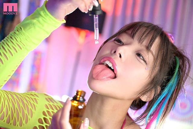 ネットで買った媚薬リップでビッチ化した女上司奈々と体液・愛液・精液をぜ～んぶ舐めしゃぶるキマりすぎた下品性交。 八木奈々 サンプル画像 6