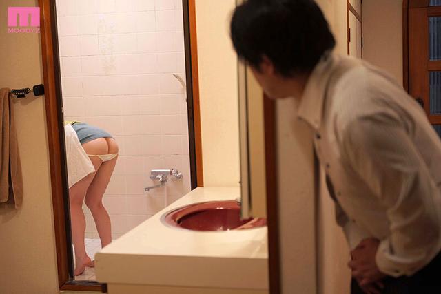 アノヒトがシテくれなくても… 上司の色白美尻若奥さんのノーパン肛門誘惑に負けたアナル見せゲス不倫 宮下玲奈 サンプル画像 2