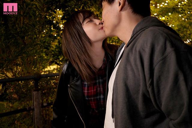 初めてのお泊りデート 手を繋いで、キスして、笑って、その後、時を忘れて絡み合う濃密セックス 三崎なな サンプル画像 4