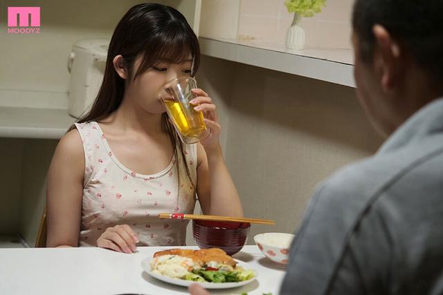 妻が不在の3日間、未成熟で新鮮なミニ連れ子をキメセク漬けして潮吹きアクメ 木村好乃美 サンプル画像 1