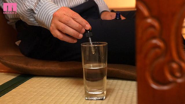 前戯好き変態教授とまさかの相部屋で何度も何度も舐め堕ちさせられクンニ沼に溺れた私… ゼミ合宿NTR21発中出し 三崎なな サンプル画像 2