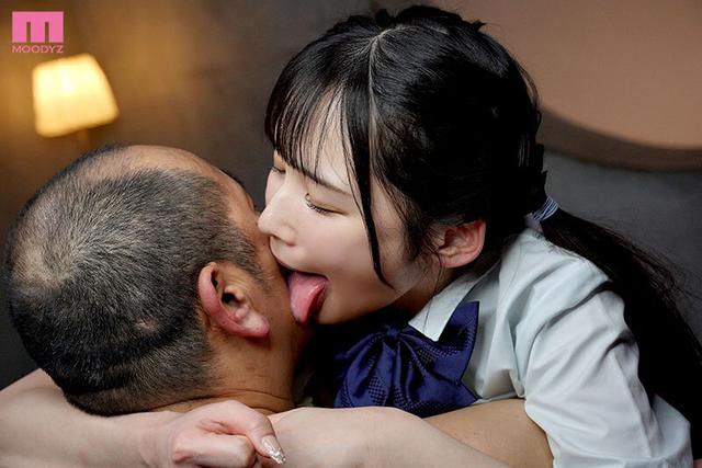 涎とろっとろ敏感美少女と濃厚オヤジのベロチューフルコース 宮崎千尋 サンプル画像 4