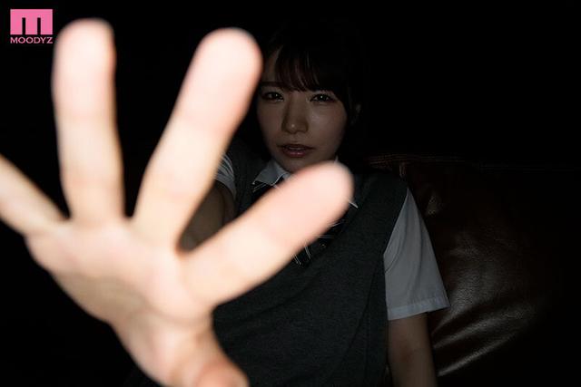 私は義父の肉オナホ。あの日から’大嫌い’に変わった。ママの身代わりになって、変態義父にデリヘル嬢扱いされて、過激衣装を着たまま犯●れて、絶倫ピストンで何度も犯●れて、20発も快楽調教させられ続けたから。 三浜唯 サンプル画像 8