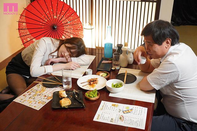 死ぬほど嫌いなセクハラ上司に弱み握られ出張相部屋NTR 朝陽が二回昇ってもネチネチ続く絶倫粘着ピストンの中出し10発に屈服イキした私… 新ありな サンプル画像 2
