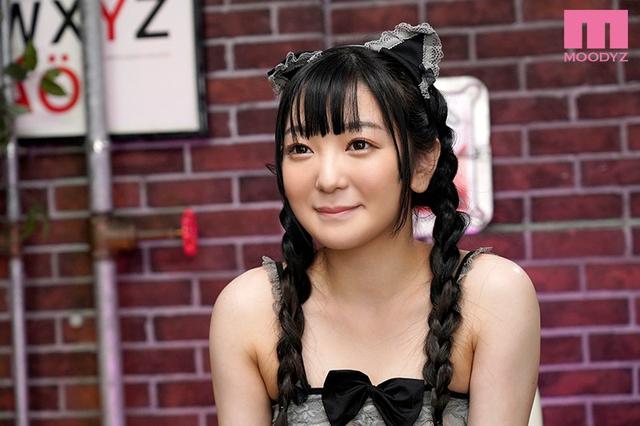 新人20歳控え目に言って…性欲の逸材！焼肉屋でバイトする肉食系現役女子大生が快感メスイキ潮吹きまくりAVDEBUT！！ 山口りか サンプル画像 1