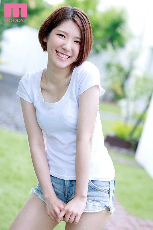 新人 1度ハメたらもう一度ハメたくなる！ 自然体なのにAV男優でさえ仕事を忘れるSEXの天才！AV DEBUT 奏美りおん サンプル画像 1