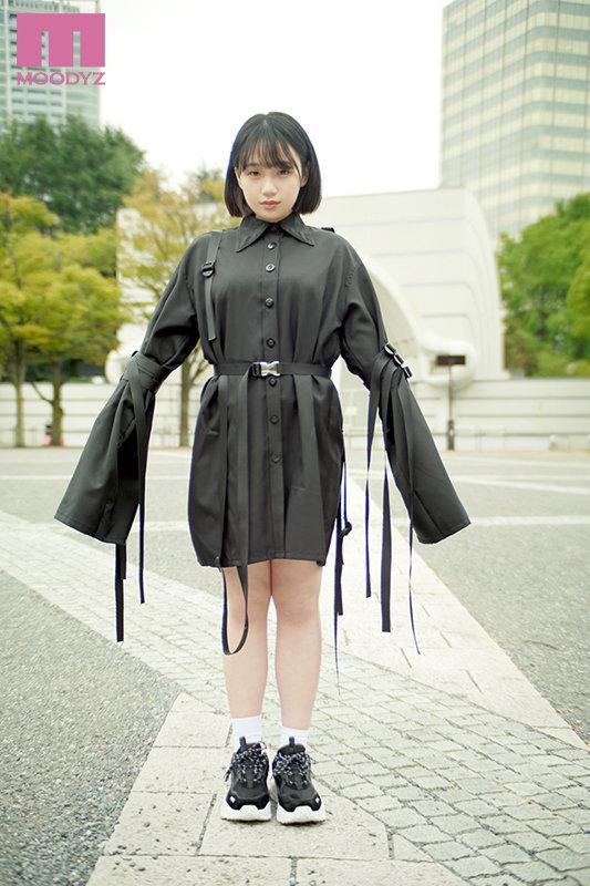 新人 20歳 夢に真っ直ぐな女の子は可愛いッ！ オシャレ＆キュートな服飾専門学生 自分で作った洋服を着てAVdebut 志木まいな サンプル画像 2