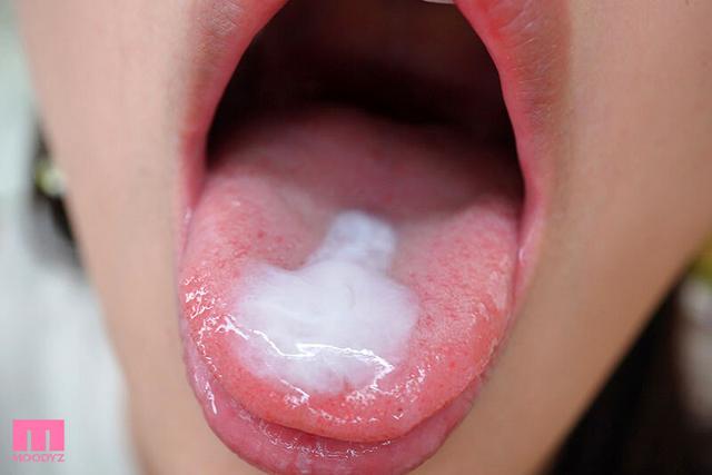 新人！平日はバリキャリOLなのに…刺激が欲しい変態ちゃん 10発飲んじゃうごっくんの天才AVデビュー！ 篠咲らら サンプル画像 10