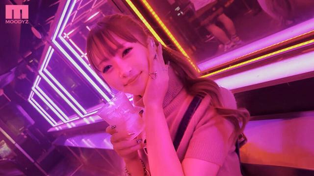 令和の新ギャルスター爆誕！！クラブとチ〇コがLOVE過ぎる博多No1小悪魔ギャル クラブで逆ナン→ノリでAVデビュー 綾波れん サンプル画像 4