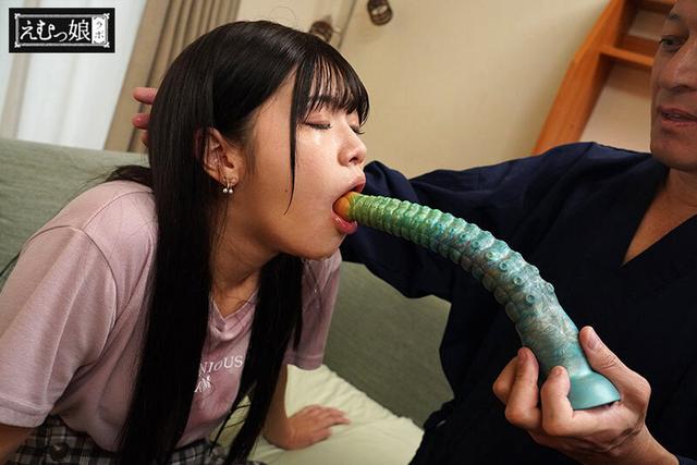 嬉しい楽しい超ハッピー！ノドイキ連発アヘ狂い！純真無垢で読モみたいな美少女がイラマチオ調教志願！連続喉凹マシンガン ひなのちゃん サンプル画像 6