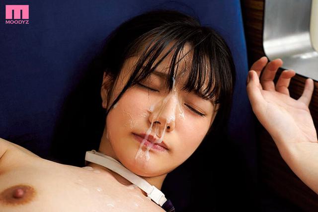 大っ嫌いな男の精子を顔面にぶっかけられる屈辱ッ！嫌がる顔射ラッシュ91連発！ サンプル画像 10