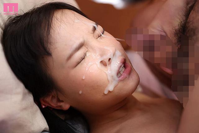 大っ嫌いな男の精子を顔面にぶっかけられる屈辱ッ！嫌がる顔射ラッシュ91連発！ サンプル画像 5