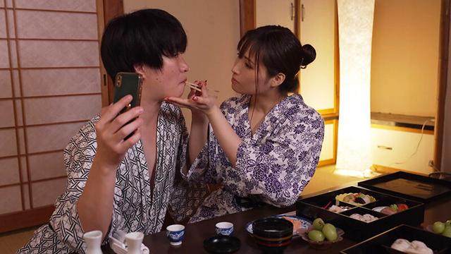 濃密な上下の交わりに、性器から何度も溢れ出る愛液と潮まみれ 下品な愛人と中出し温泉不倫 南條彩 サンプル画像 15