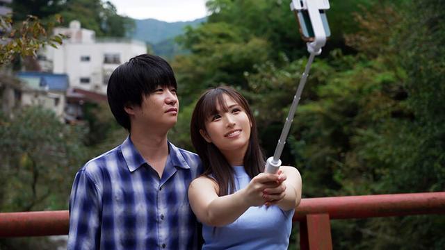 濃密な上下の交わりに、性器から何度も溢れ出る愛液と潮まみれ 下品な愛人と中出し温泉不倫 南條彩 サンプル画像 2