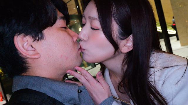 金と性欲を持て余した港区婦人の逆大人デート 射精が出来ないバリ硬チ〇ポで腰を振り続ける夜の射精管理コース 戸川なみ サンプル画像 2