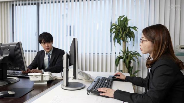 憧れの女上司と 設楽アリサ サンプル画像 1